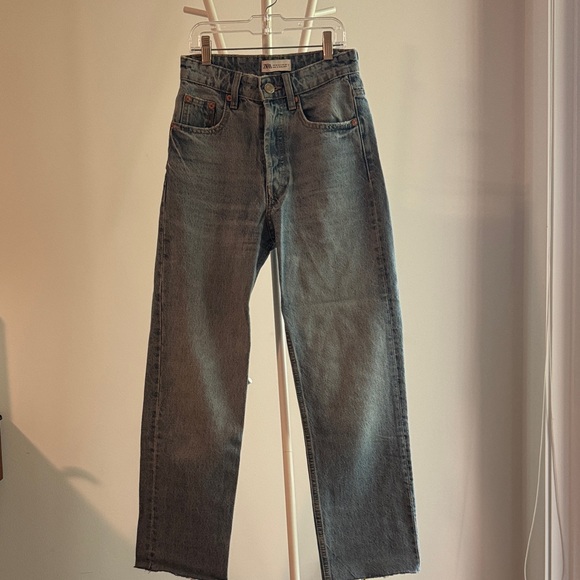 Zara Straight Jean - Picture 1 of 6